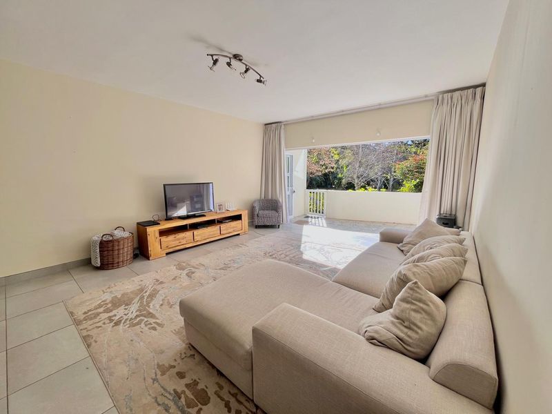 Beautifully renovated 3 Bedroom Garden unit - Photo 6