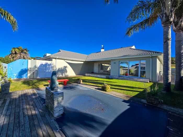 Property #2392912, House For Sale in Still Bay West