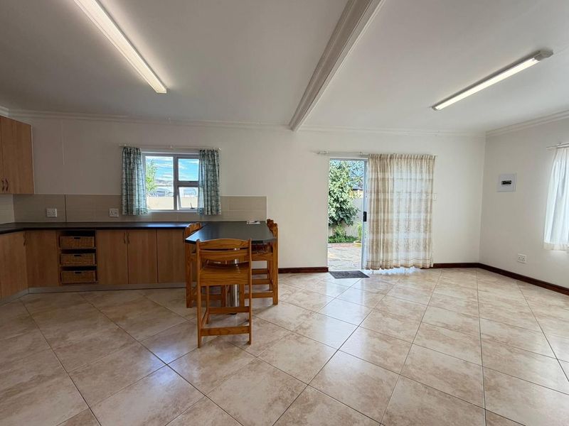 Free Standing home to RENT - Photo 7