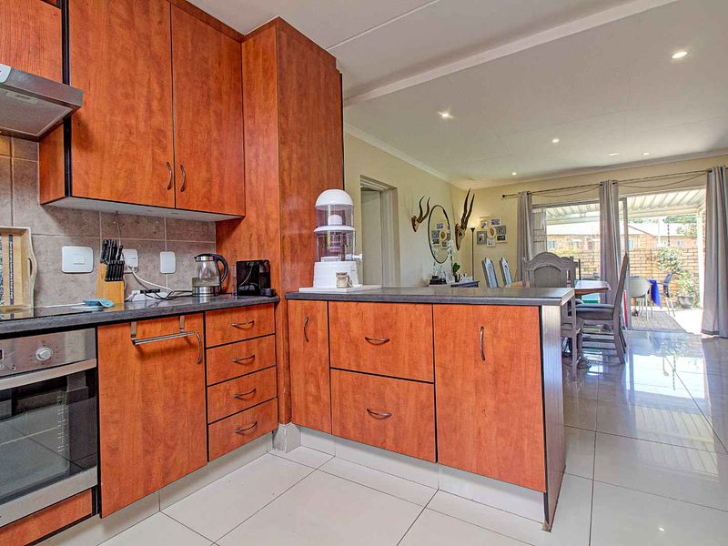 Exquisite Townhouse on a Charming Corner Lot* - Photo 4