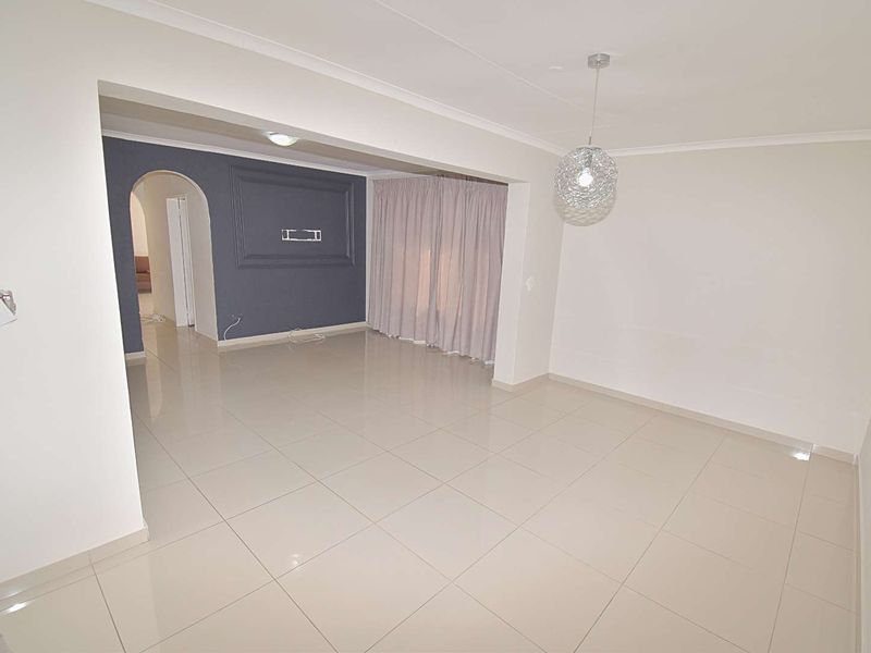 Beautiful modern home with a Cottage. - Photo 5