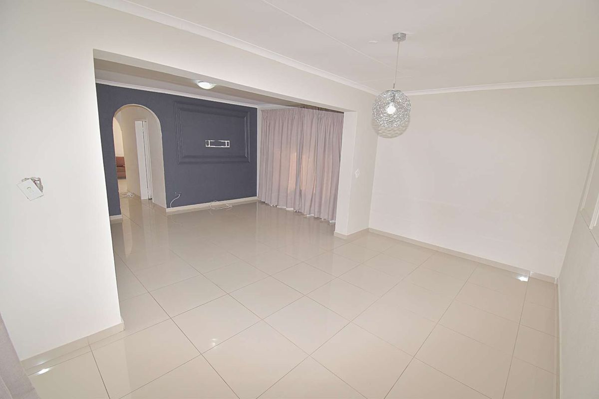 Beautiful modern home with a Cottage. - Photo 5