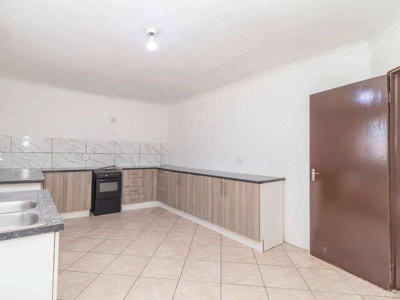 4 Bedroom House for Sale in Cosmo City - Photo 10