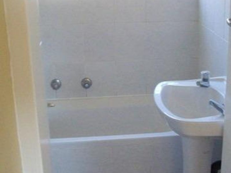 Modern 2-Bedroom Apartment for Rent in Stratford, Garsfontein - Photo 5