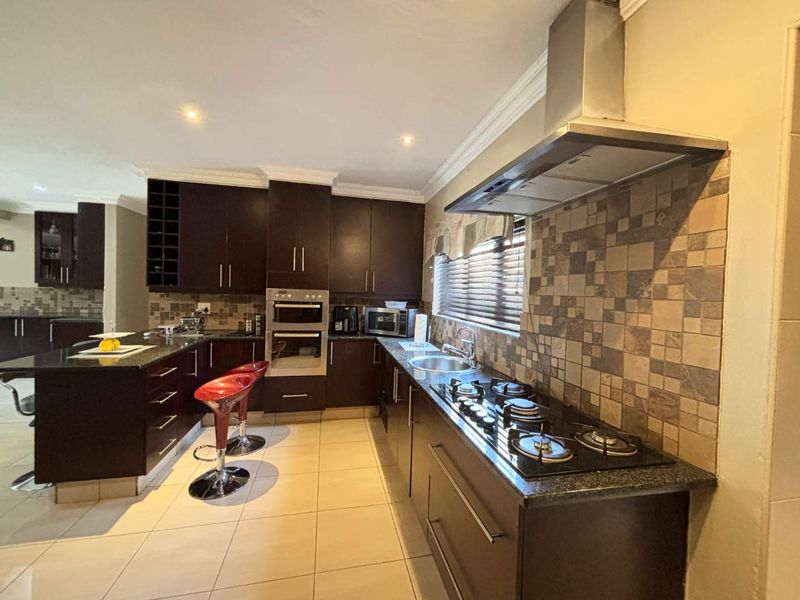 Family Home For Sale in Stoneridge Country Estate - Photo 5