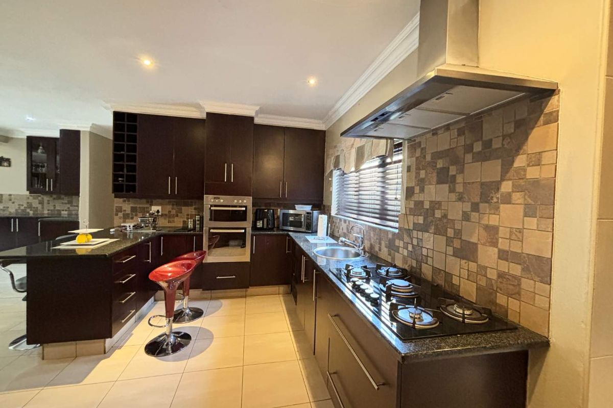 Family Home For Sale in Stoneridge Country Estate - Photo 5