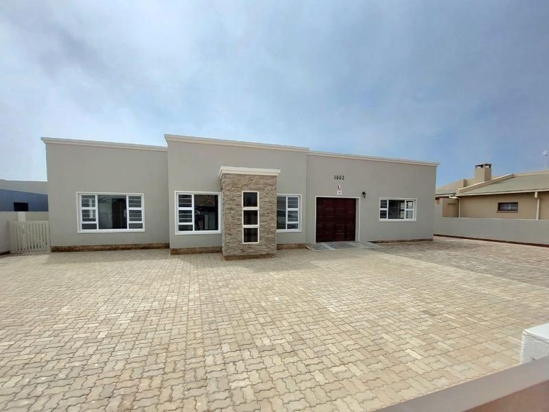 For Sale: Exquisite Home in Hentiesbaai's South Dune - Photo 1