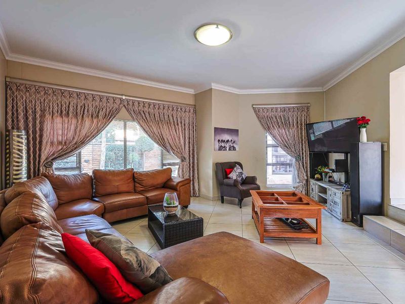 Modern Single-Storey Family Living with Indoor Braai & Flatlet in The Wilds Estate - Photo 8