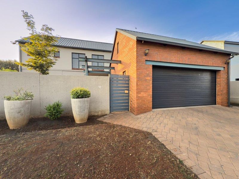 Modern corner stand luxury! - Photo 4