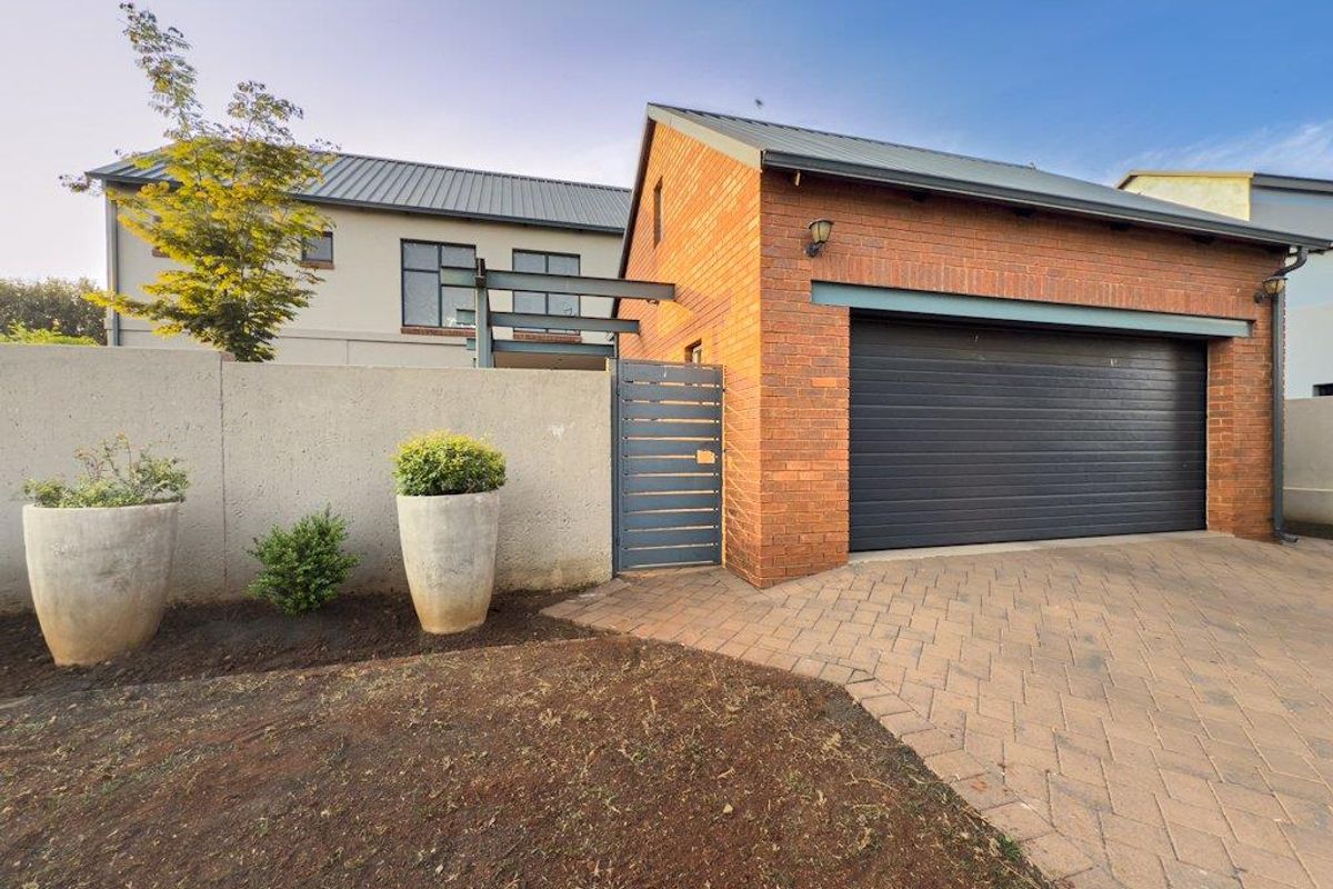 Modern corner stand luxury! - Photo 4