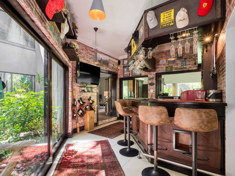 6 Bedroom House for Sale in Dainfern Golf Estate - Photo 5