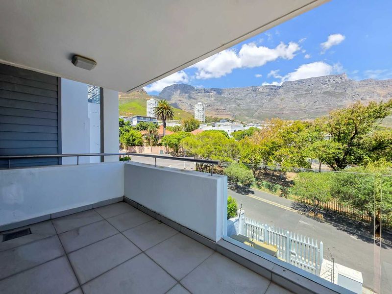 Beautiful Two Bed Apartment with Panoramic Mountain views - Photo 4