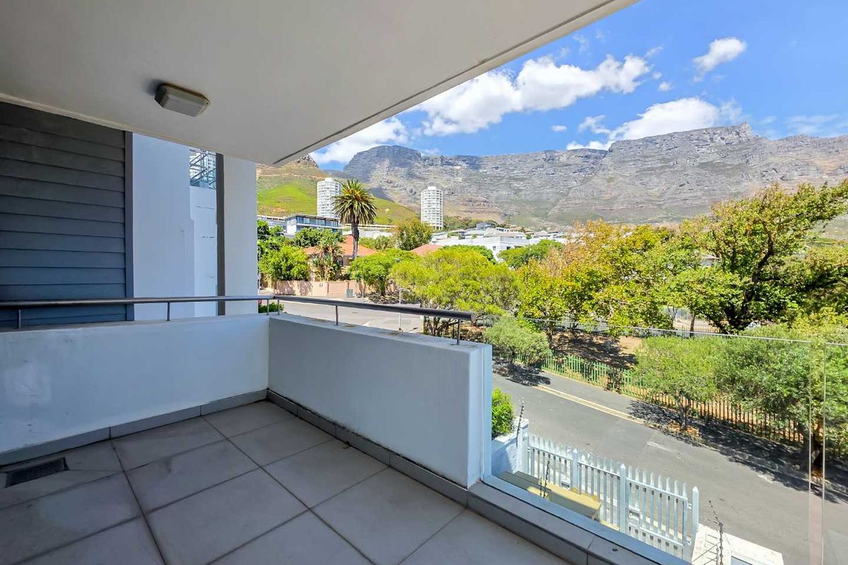 Beautiful Two Bed Apartment with Panoramic Mountain views - Photo 4