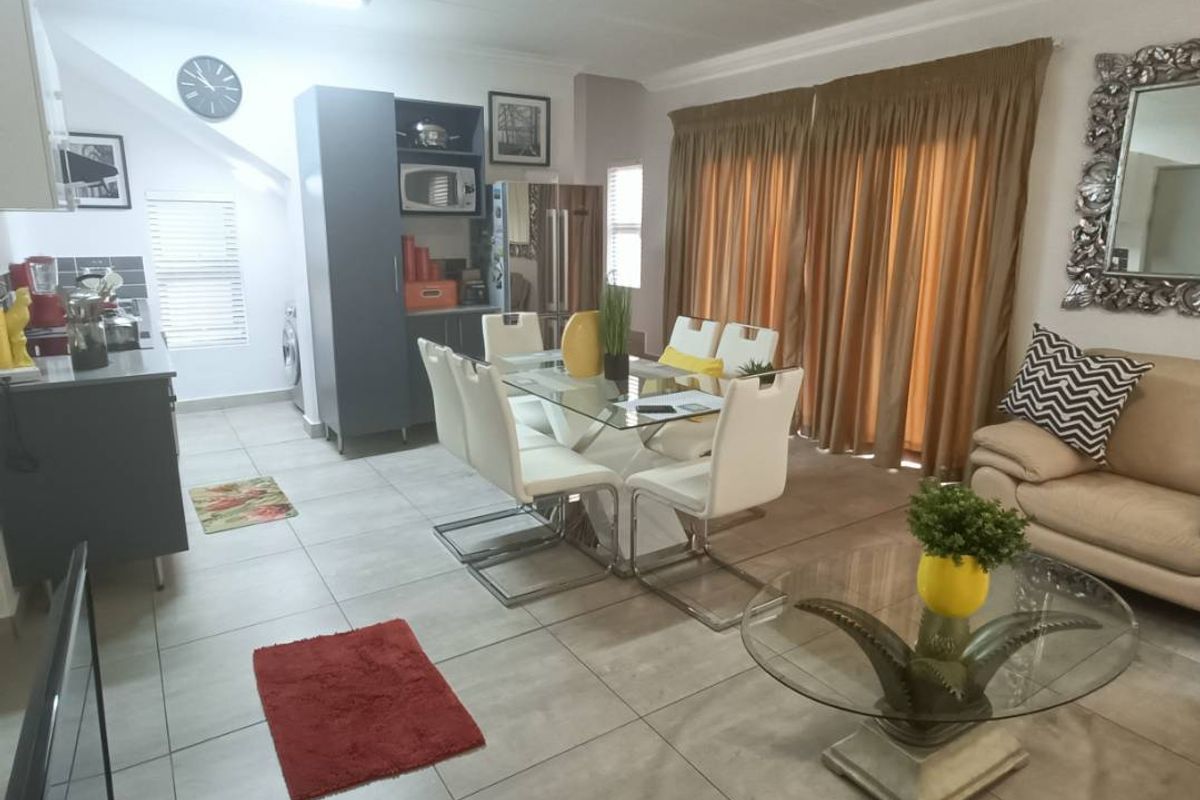 MODERN FAMILY HOUSE FOR SALE IN THATCHFIELD RIDGE ESTATE! - Photo 4