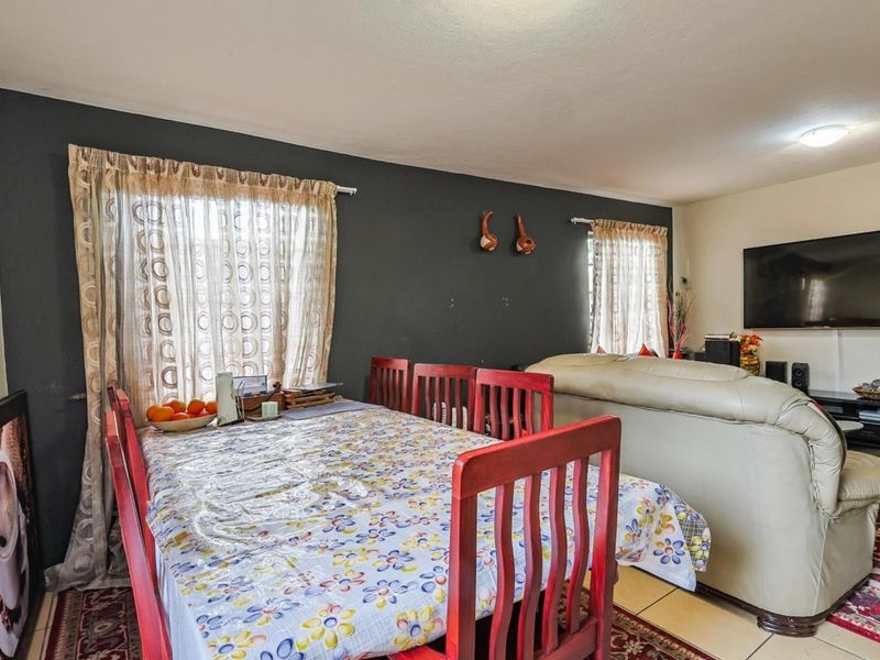 Contemporary 2-Bedroom Duplex in Sought-After Security Complex - Photo 9