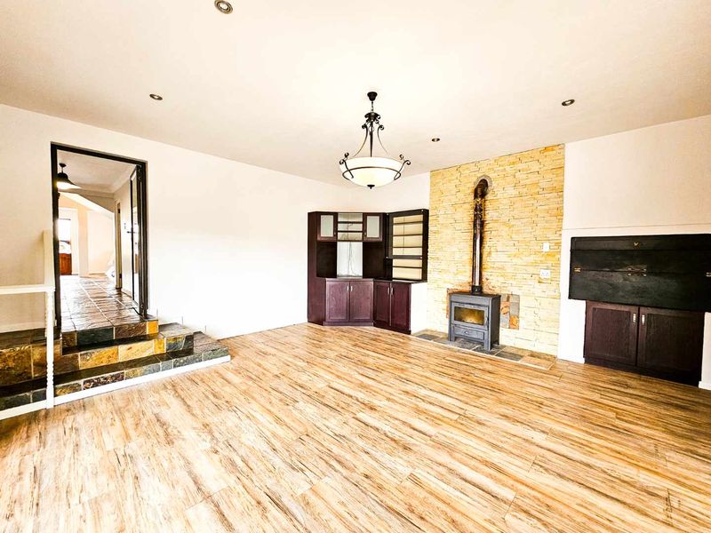 Spacious family home for sale in Stilbaai-Wes. - Photo 6