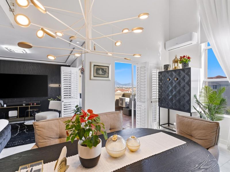Newly renovated penthouse is a dream home - Photo 4