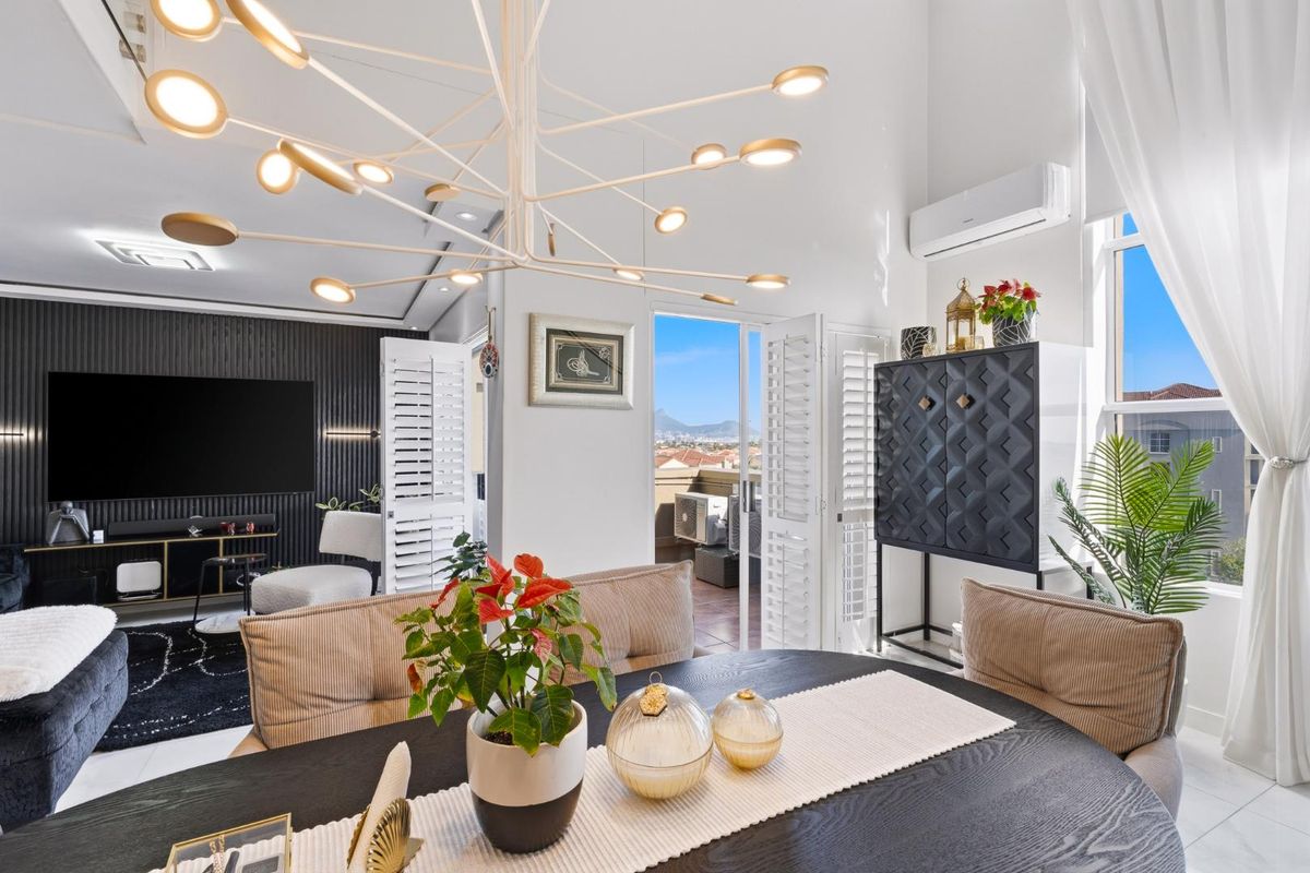 Newly renovated penthouse is a dream home - Photo 4