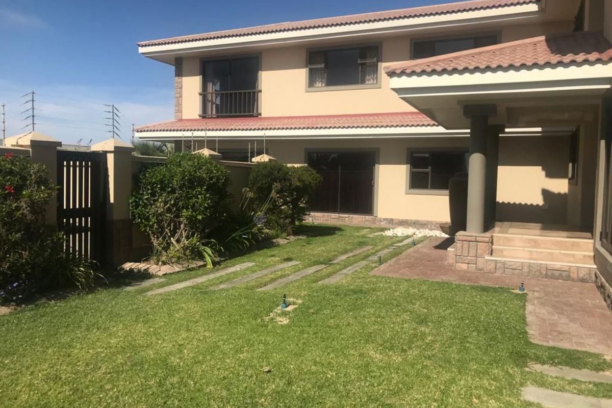 FOR SALE- 4 BEDROOM HOUSE IN VOGELSTRAND, SWAKOPMUND, NAMIBIA - Photo 5