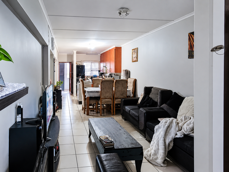 2-Bedroom First-Floor Apartment – Ideal Investment - Photo 5