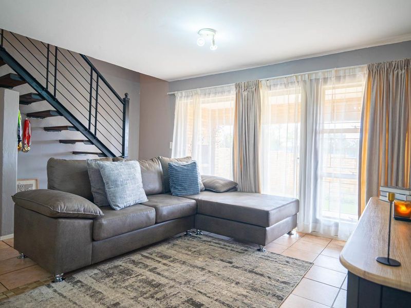 Family Home with Space in Ruimsig - Photo 4