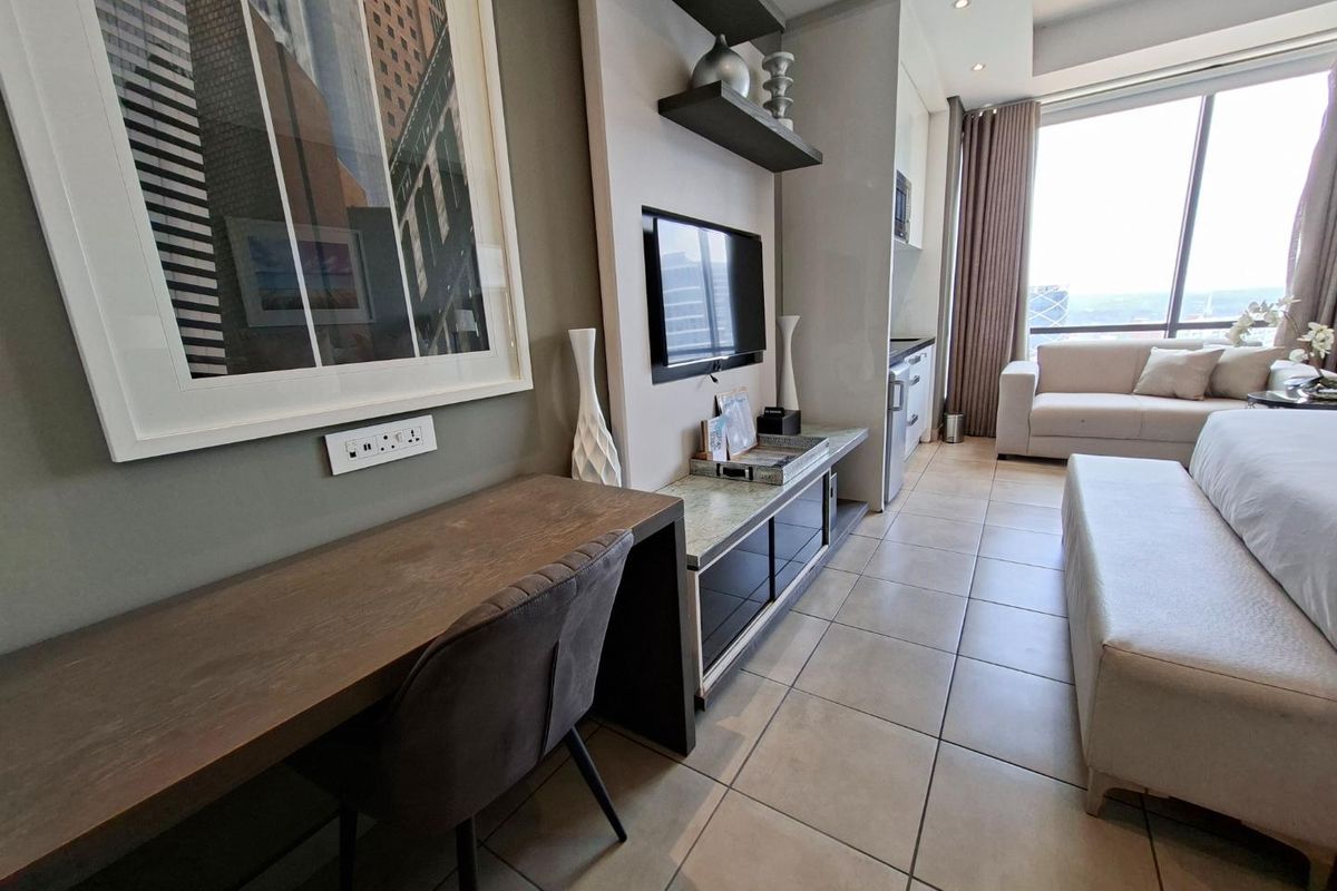 Stunning Furnished, 6th Floor Studio Apartment Available in Sandton Skye - Photo 5