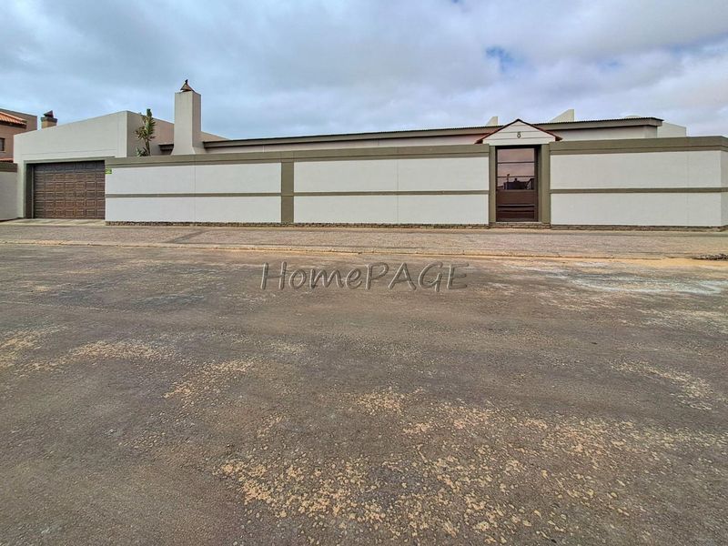 Meersig, Walvis Bay:  Beautiful, luxurious 3 bedroom home for sale - Photo 2