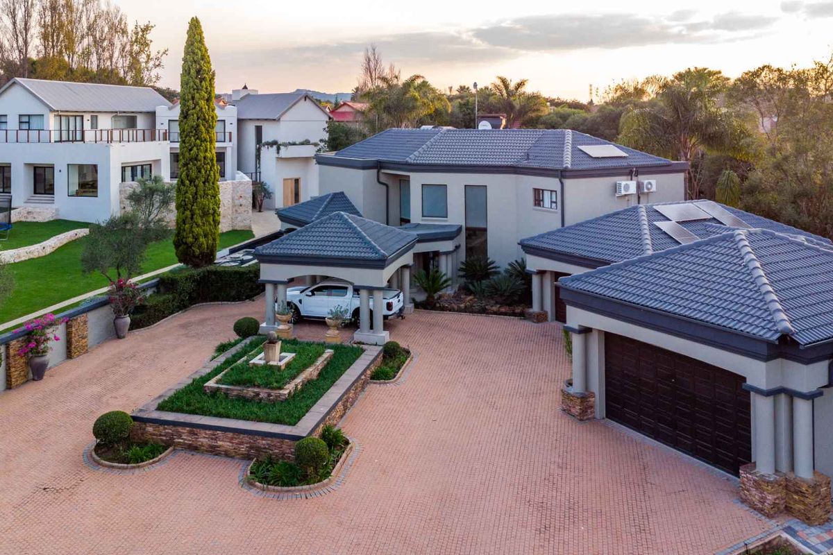 5 Bedroom Luxury Mansion for Sale - Photo 2