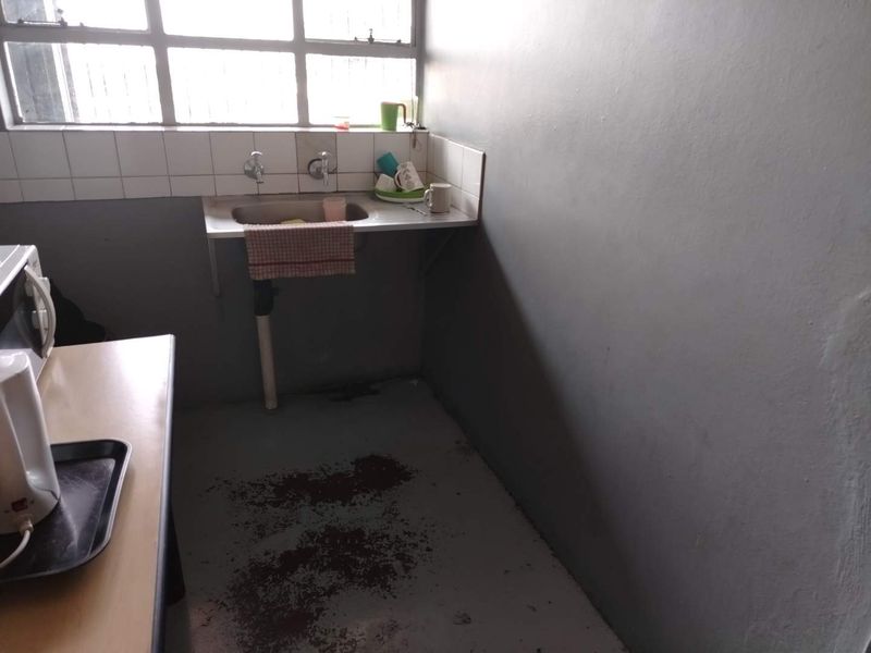 COMMERCIAL BUILDING AT PRIME LOCATION - Photo 7