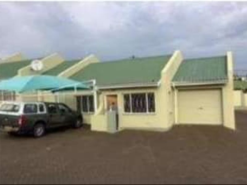 Cosy & Well maintained Townhouse - Photo 3