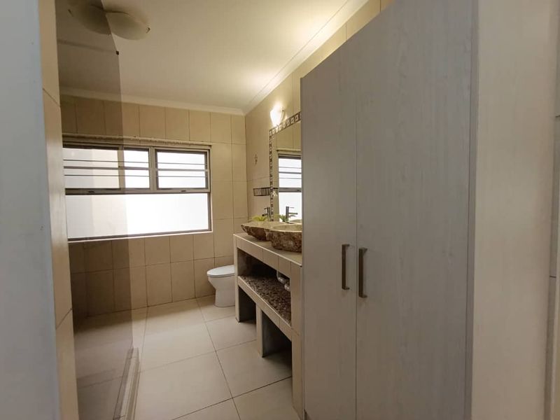 Freestanding Home to rent - Photo 4