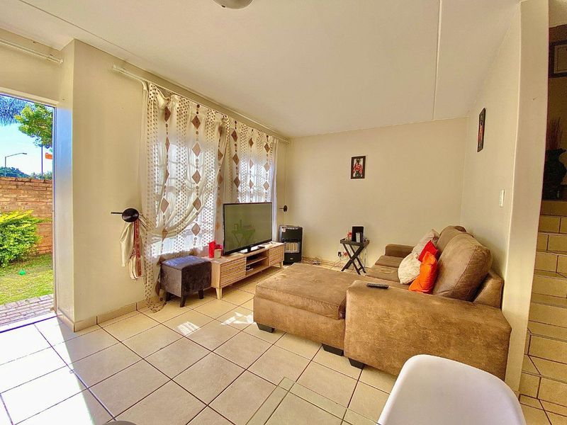 Charming Family Home in Secure Community - Photo 7