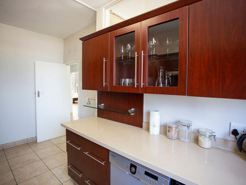 Renovated Luxurious, Airbnb-Friendly Goldmine in Sandton Central - Photo 3