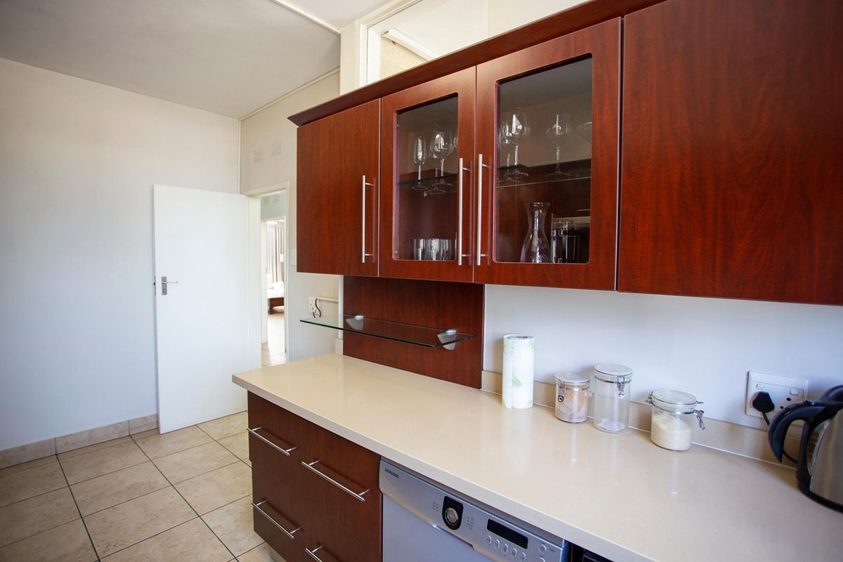 Renovated Luxurious, Airbnb-Friendly Goldmine in Sandton Central - Photo 3