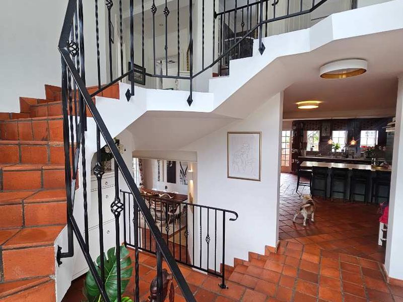 Ultimate Privacy & Luxury: Executive Rental Available Soon - Photo 10