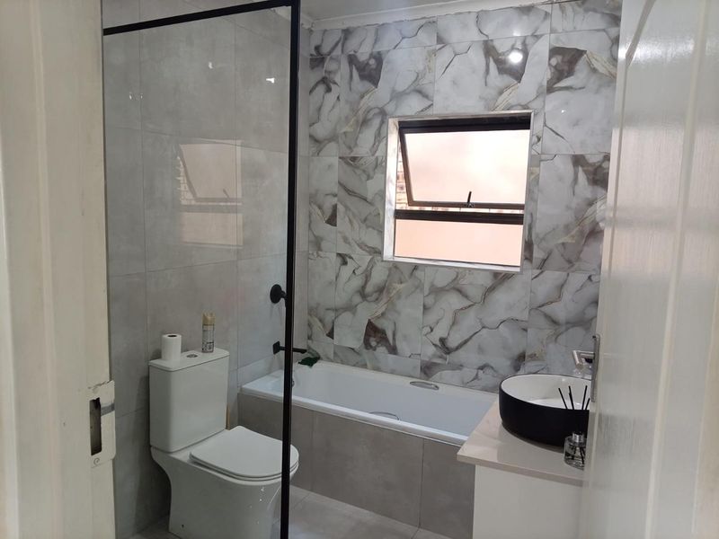 A  SPACIOUS APARTMENT - Photo 6