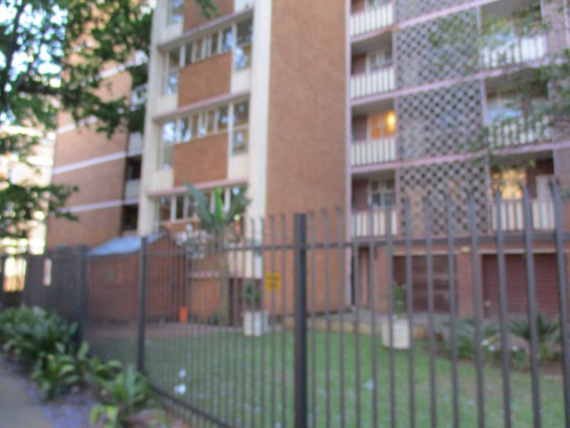 A BACHELOR FLAT TO RENT IN SUNNYSIDE - Photo 2