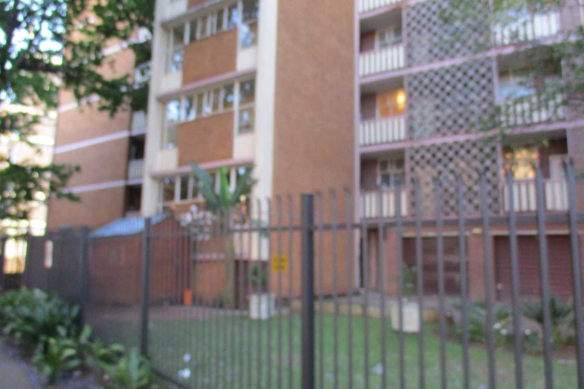 A BACHELOR FLAT TO RENT IN SUNNYSIDE - Photo 2