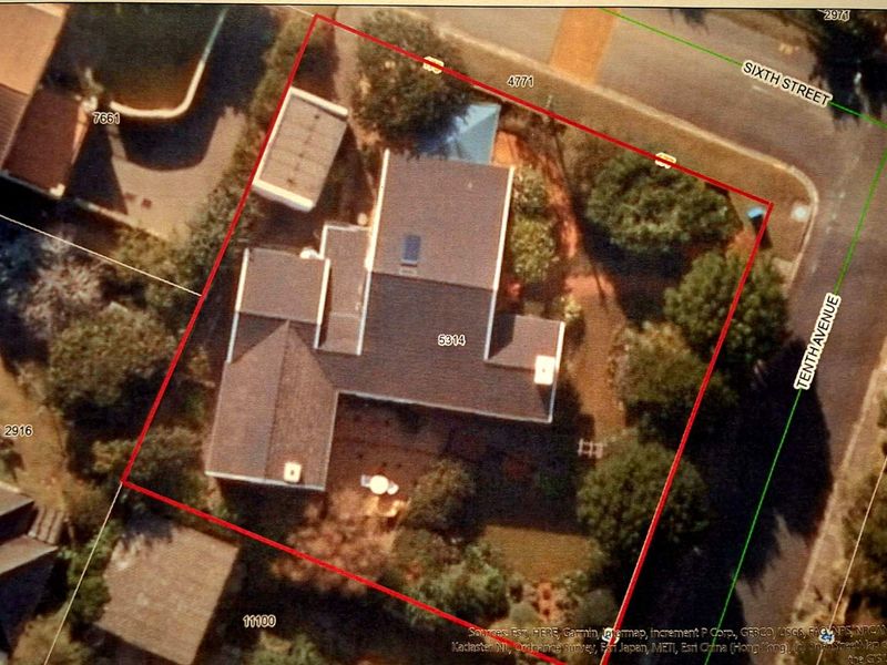 MASSIVE PRICE DROP - EXCELLENTLY POSITIONED HOME ON A DOUBLE STAND!! - Photo 2