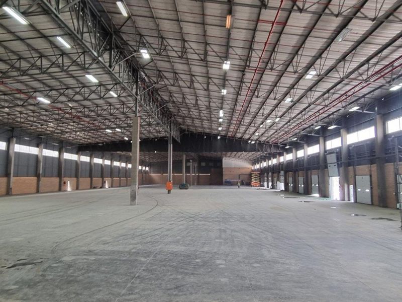 7 738m2 Midrand Warehouse To Let - Photo 8
