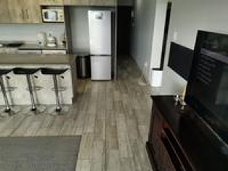 Pet-friendly paradise: Secure ground floor unit - Photo 8