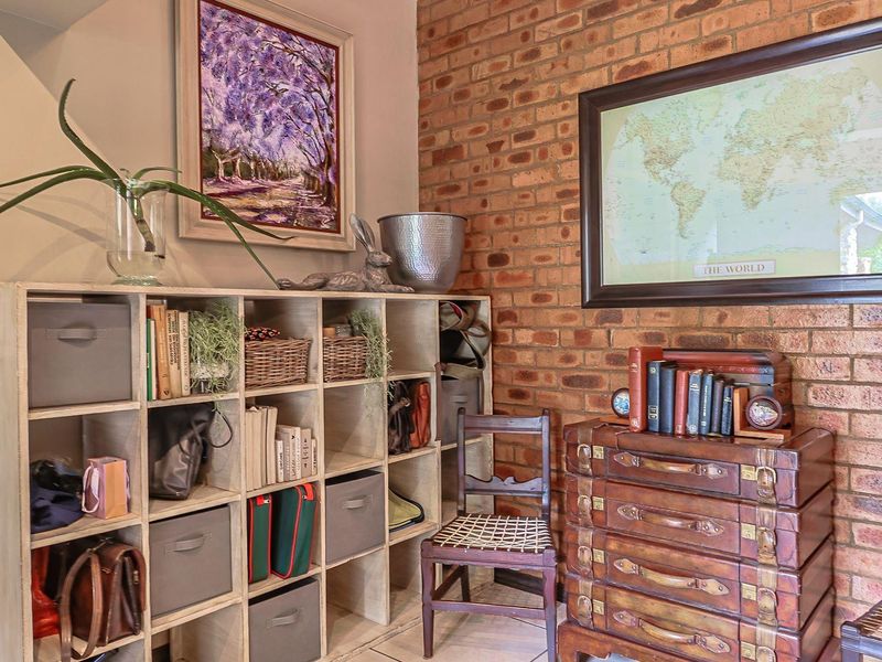 BEAUTIFUL FARMSTYLE HOME IN A SMALL SECURITY ESTATE - CLOSE TO ALL AMENITIES - Photo 8