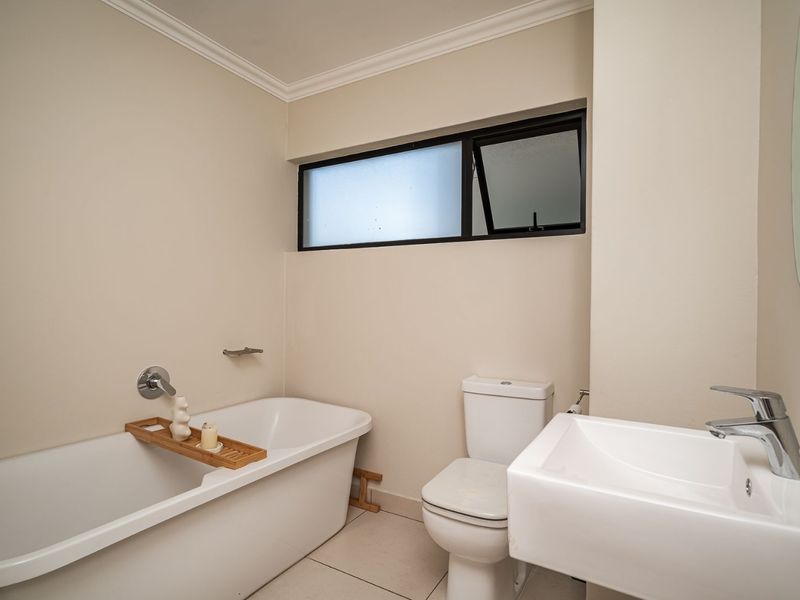 TURN KEY LOCK-UP & GO IN EVER POPULAR EMBERTON ESTATE! - Photo 10