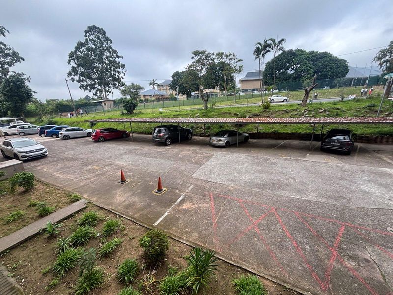 Spacious 2-Bedroom Apartment for Sale – Secure Complex with Pool & Balcony - Photo 2