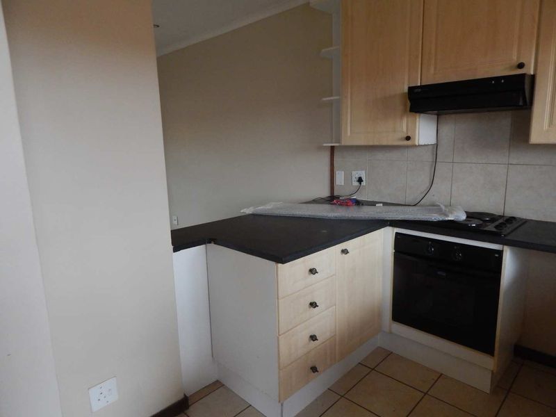 2 Bedroom top unit in Mooikloof Ridge for Sale - Photo 9
