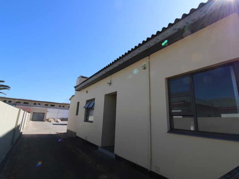 Perfect located close to Industrial area! - Photo 6