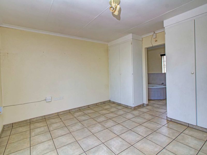 Move in ready - Photo 6