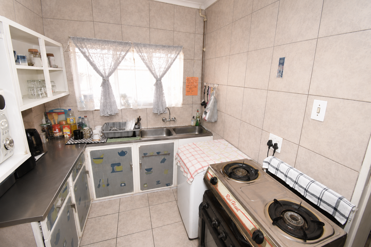 Third Floor Apartment - Photo 4