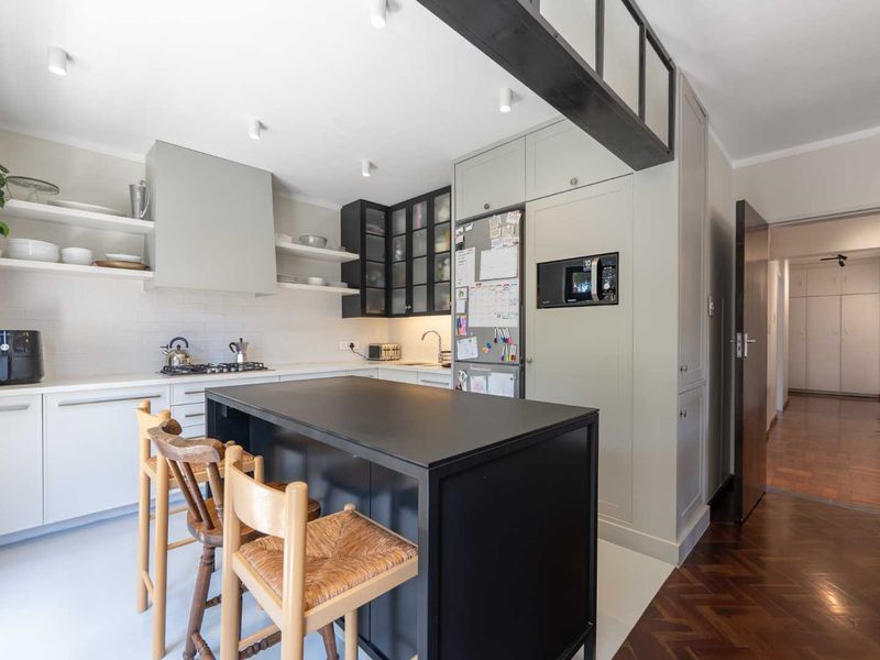 Sleek 3-Bedroom Apartment on Marais Road, Sea Point - Photo 3