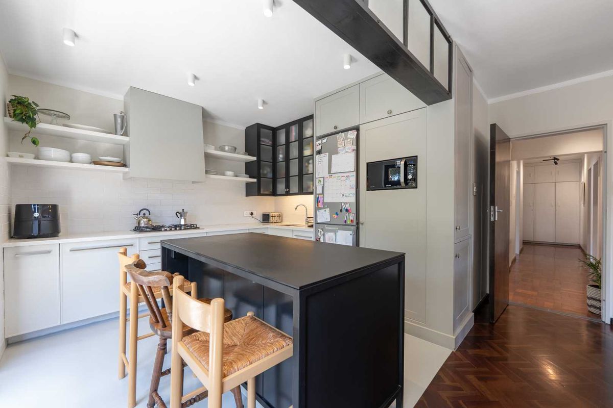 Sleek 3-Bedroom Apartment on Marais Road, Sea Point - Photo 3